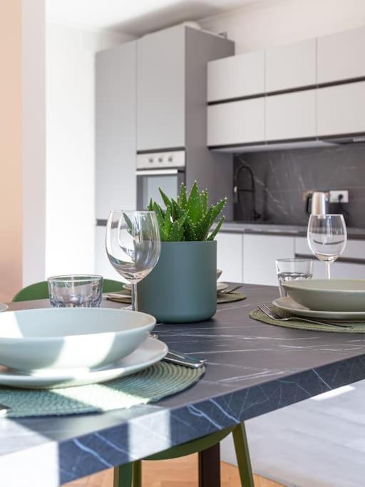 Stylish Apartment - Casa Leone - Center Trieste Luaran gambar